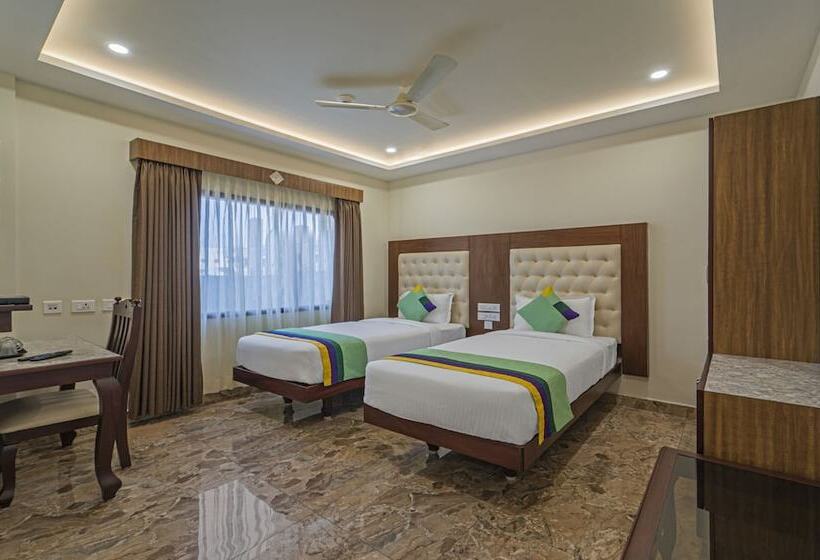 호텔 Treebo Aaravi Residency, 800 Mtrs From Promenade Beach
