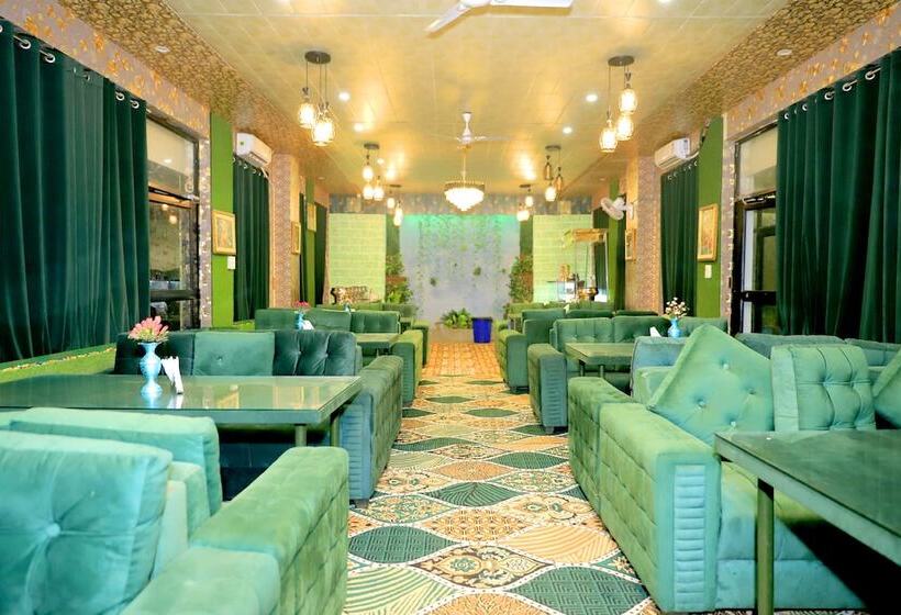 Отель Tulsi Garden   Near Prem Mandir Vrindavan