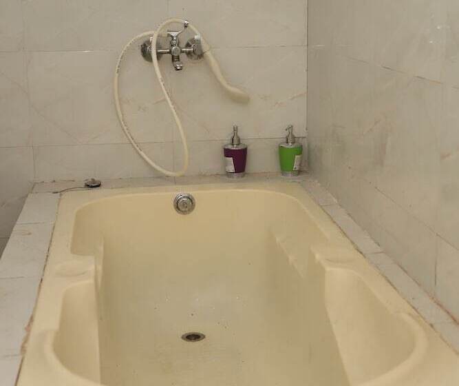 Отель Tulsi Garden   Near Prem Mandir Vrindavan