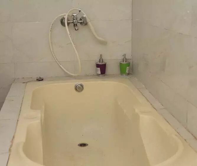 Hotelli Tulsi Garden   Near Prem Mandir Vrindavan