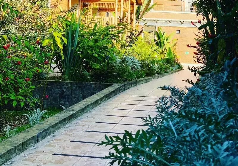 هتل Virunga Inn Resort & Spa