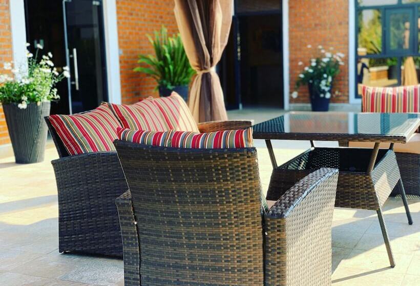 هتل Virunga Inn Resort & Spa