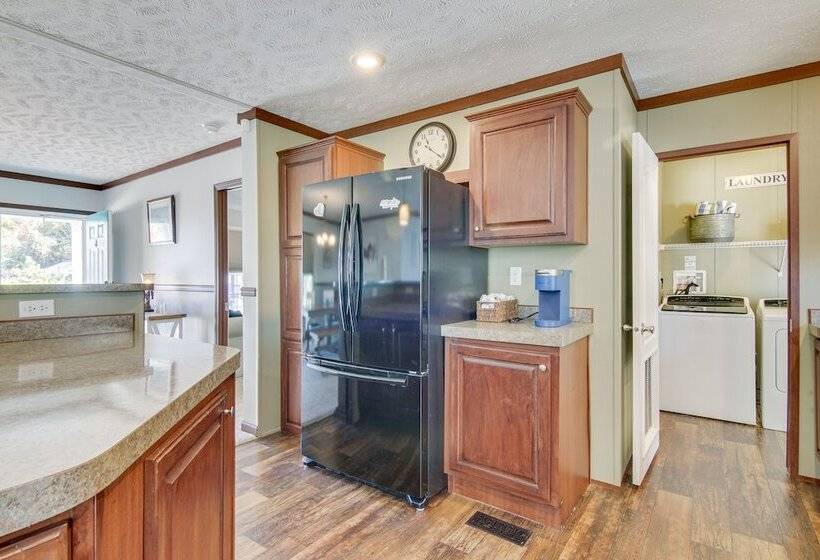 Beach Bay Pony Place W/ Ponies: 1 Mi To Water!