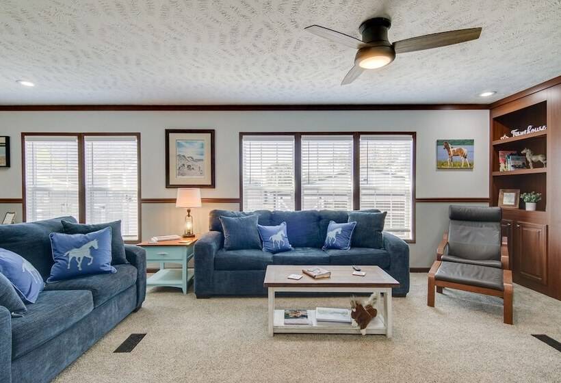 Beach Bay Pony Place W/ Ponies: 1 Mi To Water!