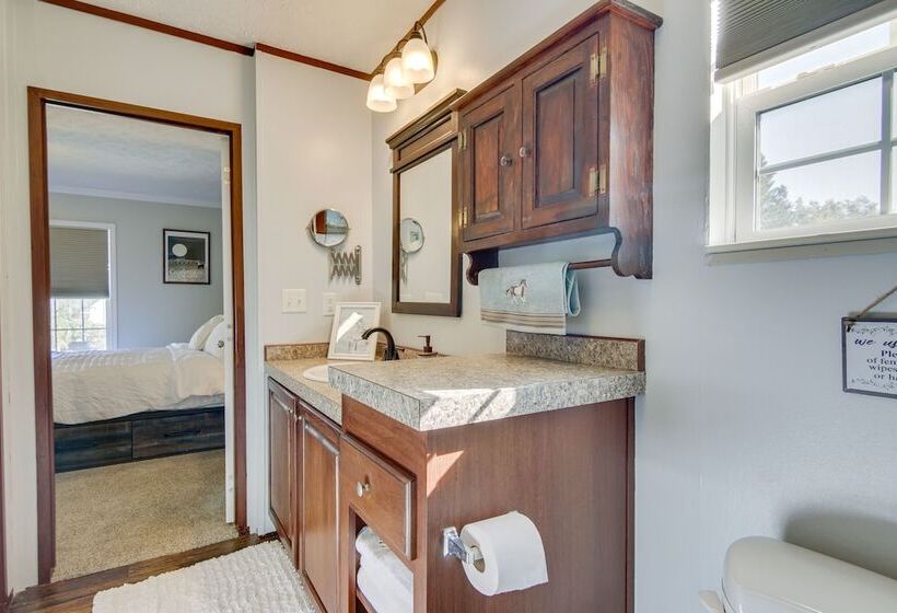 Beach Bay Pony Place W/ Ponies: 1 Mi To Water!