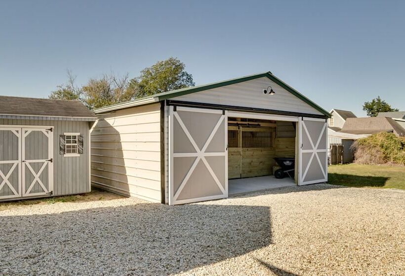 Beach Bay Pony Place W/ Ponies: 1 Mi To Water!