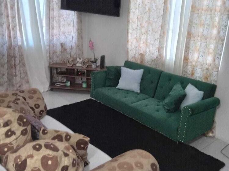 تختخواب و صبحانه Harmony Vybz Apartment