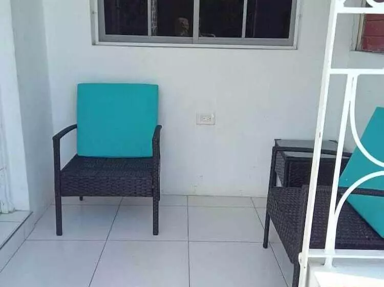 تختخواب و صبحانه Harmony Vybz Apartment