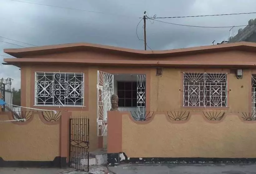 تختخواب و صبحانه Harmony Vybz Apartment