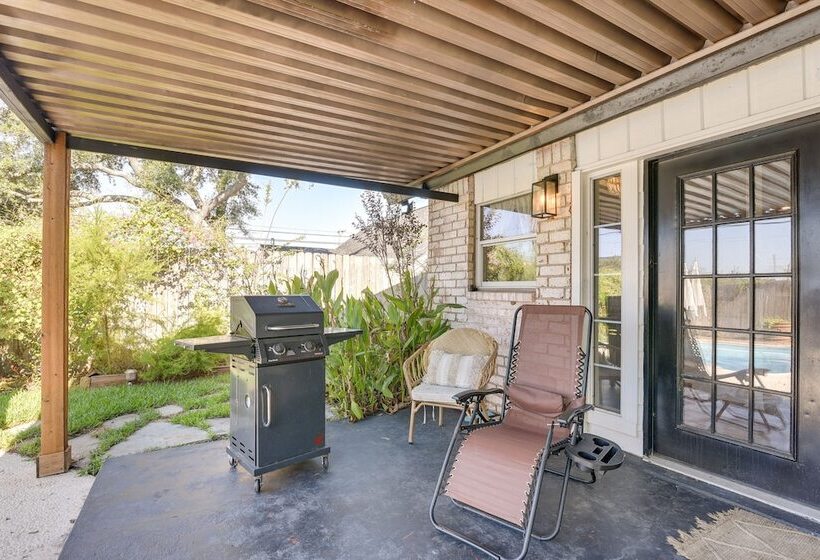 Central Seabrook Home: Pool ~ 2 Mi To Nasa Center!