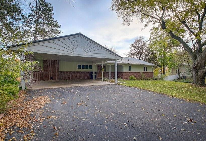 Charming Clintonville Retreat   Relax & Kayak!