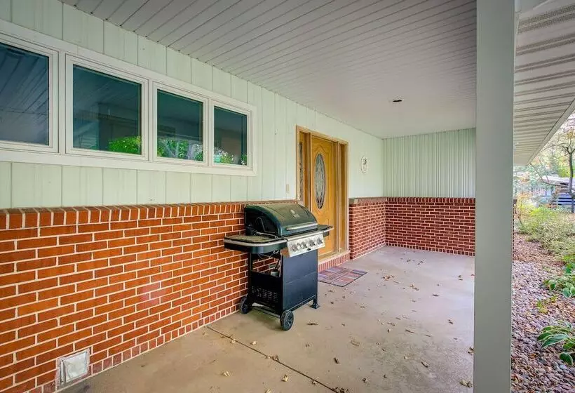 Charming Clintonville Retreat   Relax & Kayak!