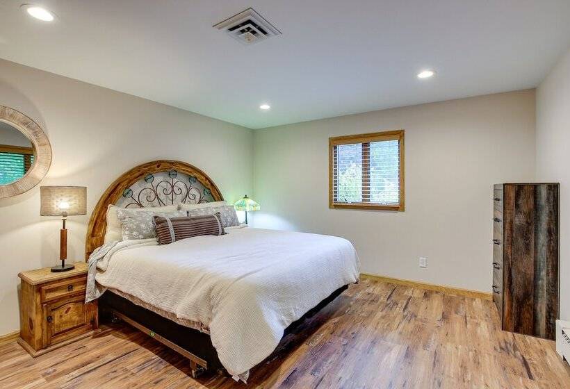 Charming Clintonville Retreat   Relax & Kayak!