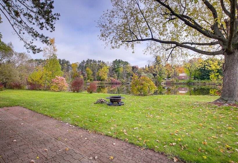 Charming Clintonville Retreat   Relax & Kayak!