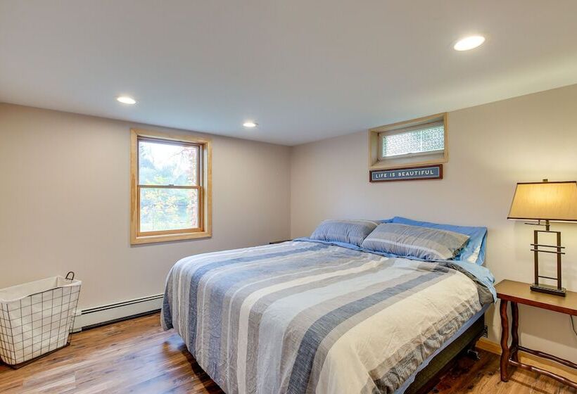 Charming Clintonville Retreat   Relax & Kayak!