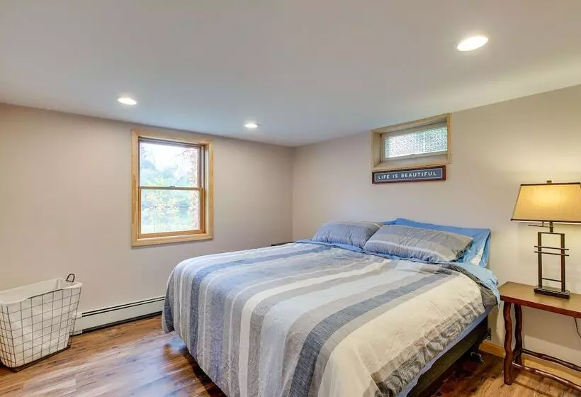 Charming Clintonville Retreat   Relax & Kayak!