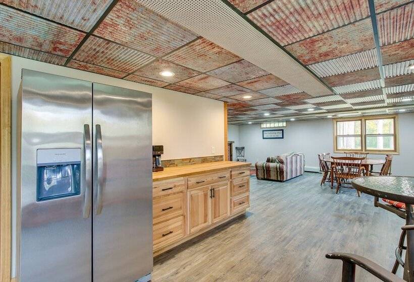 Charming Clintonville Retreat   Relax & Kayak!