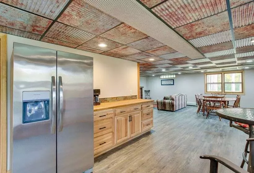 Charming Clintonville Retreat   Relax & Kayak!