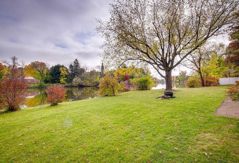 Charming Clintonville Retreat   Relax & Kayak!