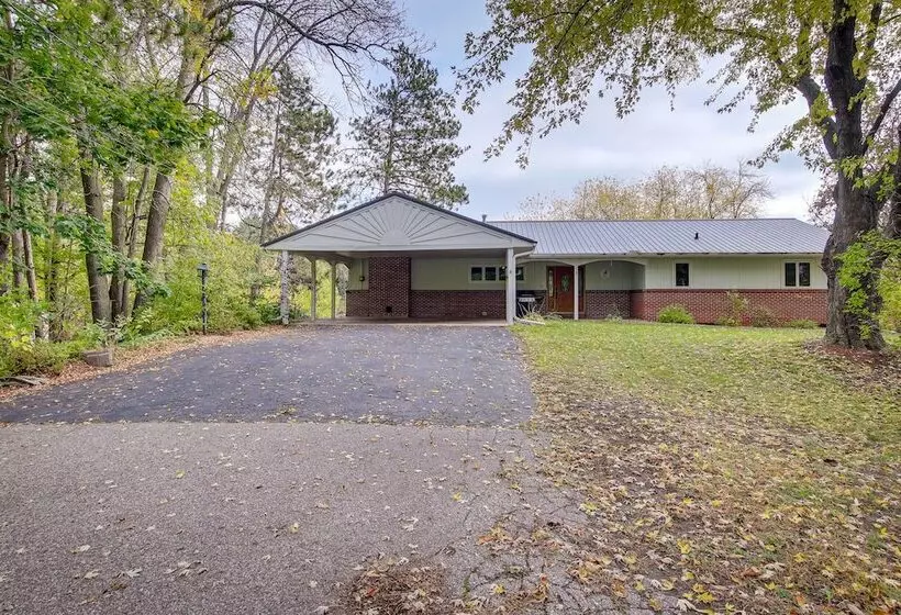Charming Clintonville Retreat   Relax & Kayak!