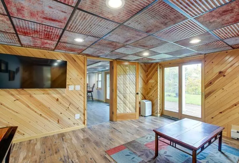 Charming Clintonville Retreat   Relax & Kayak!