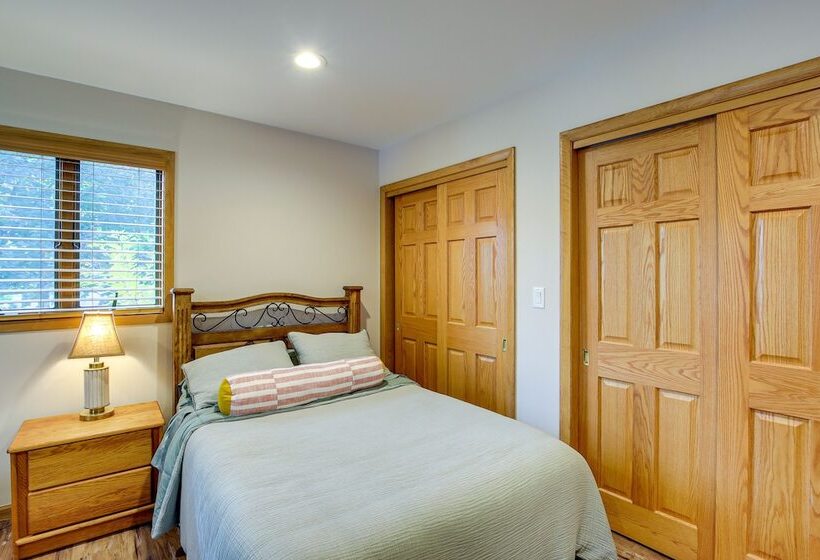 Charming Clintonville Retreat   Relax & Kayak!