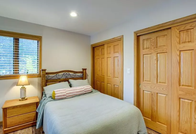 Charming Clintonville Retreat   Relax & Kayak!