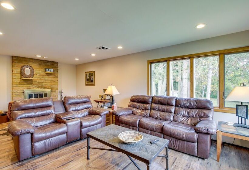 Charming Clintonville Retreat   Relax & Kayak!