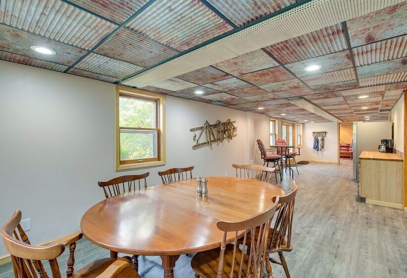 Charming Clintonville Retreat   Relax & Kayak!