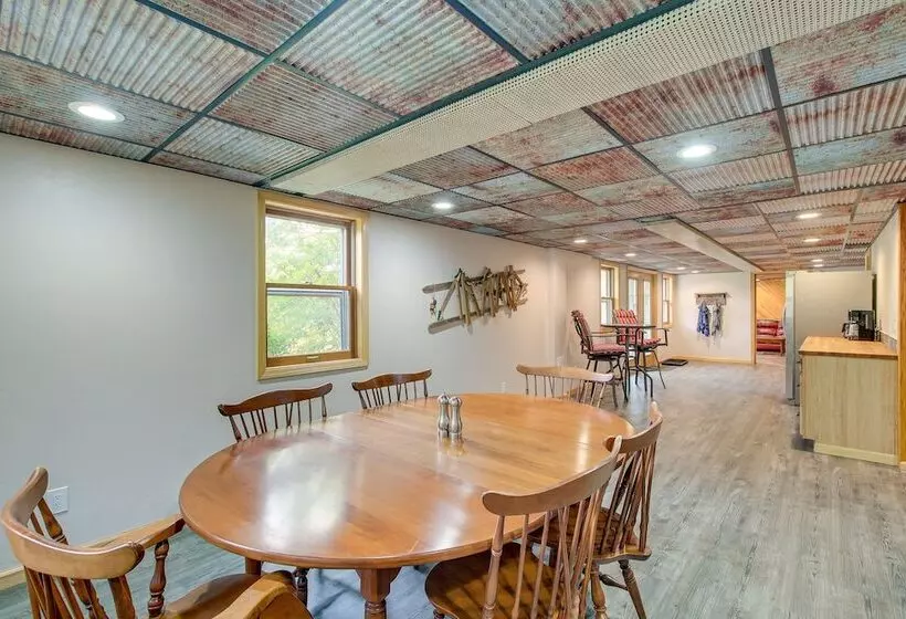 Charming Clintonville Retreat   Relax & Kayak!