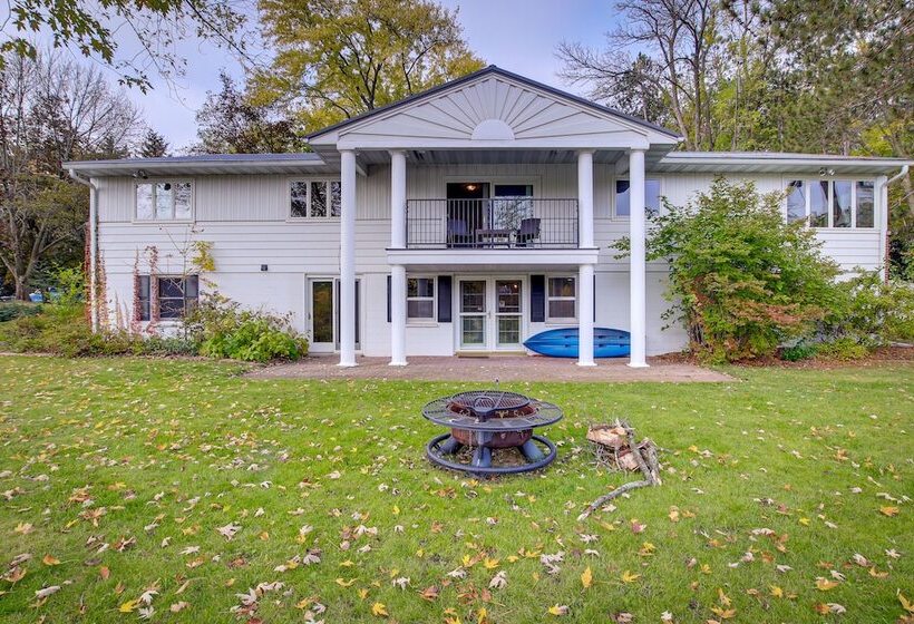 Charming Clintonville Retreat   Relax & Kayak!