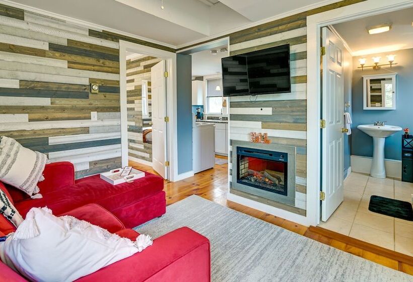 Charming Jefferson Cottage W/ Fire Pit!