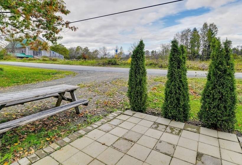 Charming Jefferson Cottage W/ Fire Pit!