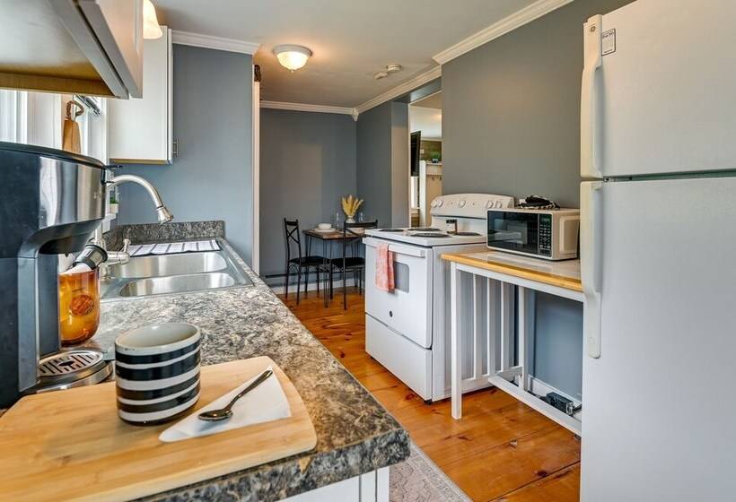 Charming Jefferson Cottage W/ Fire Pit!