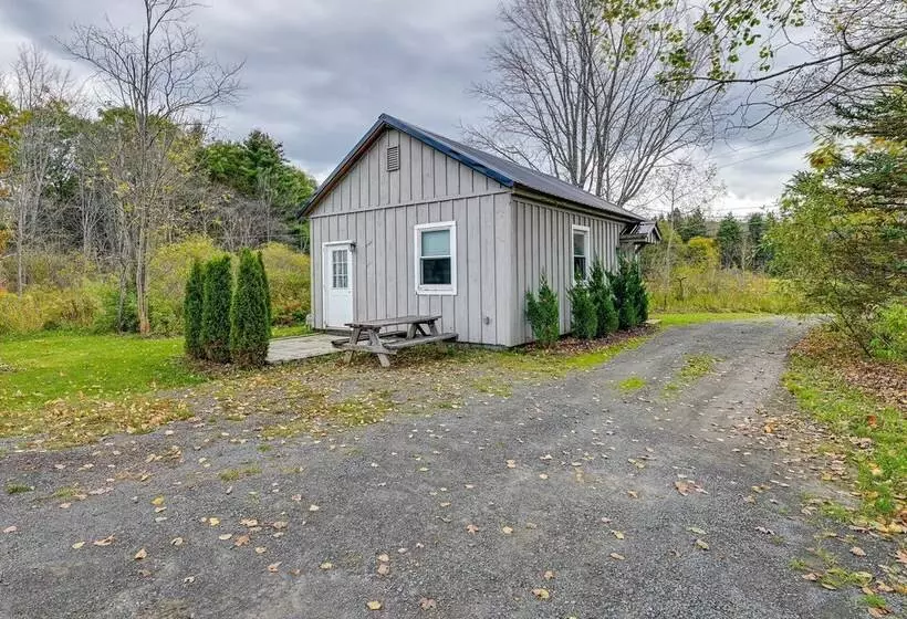 Charming Jefferson Cottage W/ Fire Pit!