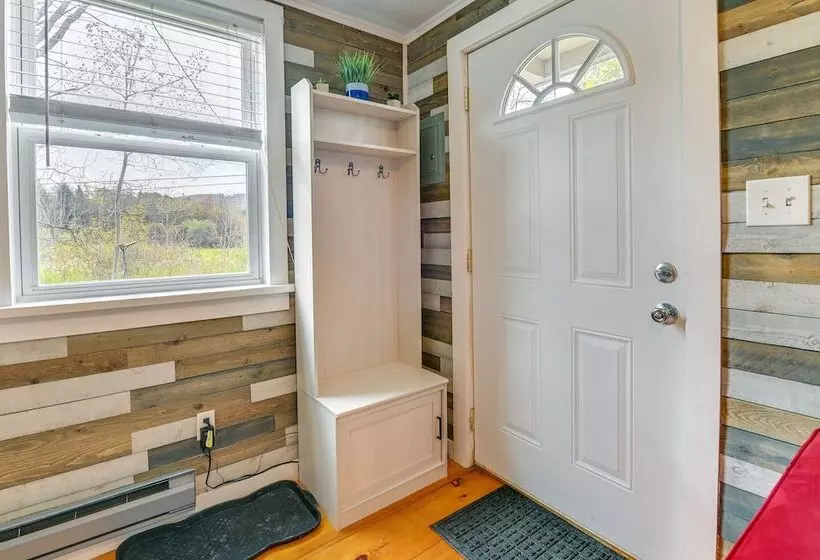 Charming Jefferson Cottage W/ Fire Pit!