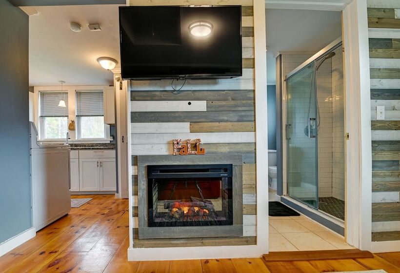 Charming Jefferson Cottage W/ Fire Pit!