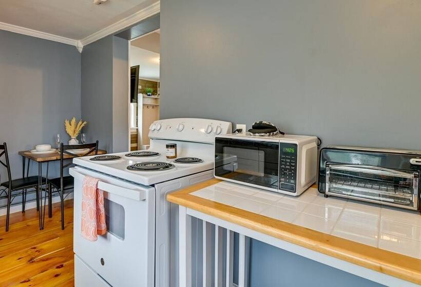 Charming Jefferson Cottage W/ Fire Pit!