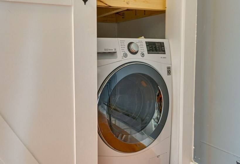 Charming Jefferson Cottage W/ Fire Pit!