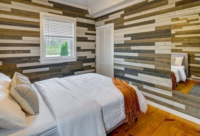 Charming Jefferson Cottage W/ Fire Pit!