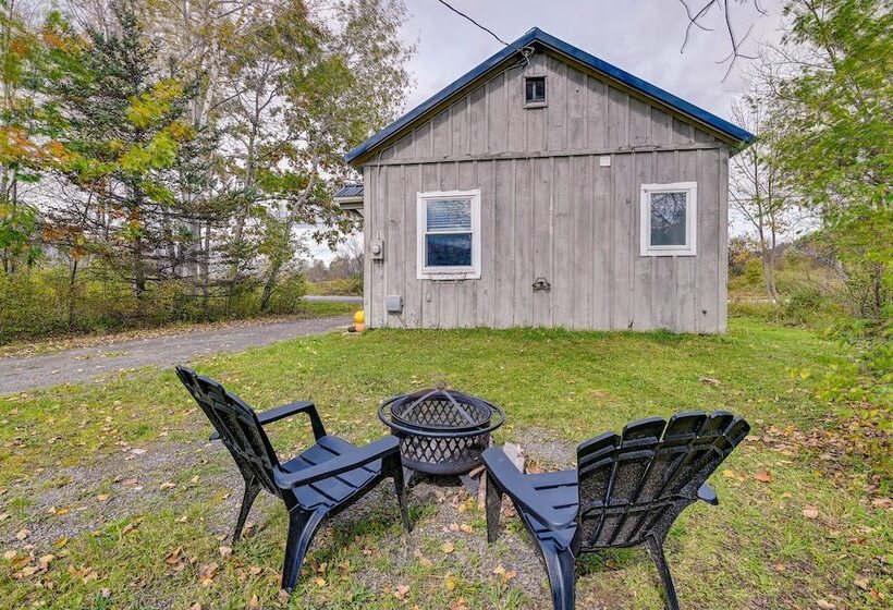 Charming Jefferson Cottage W/ Fire Pit!