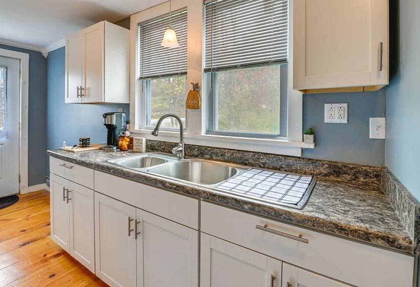 Charming Jefferson Cottage W/ Fire Pit!