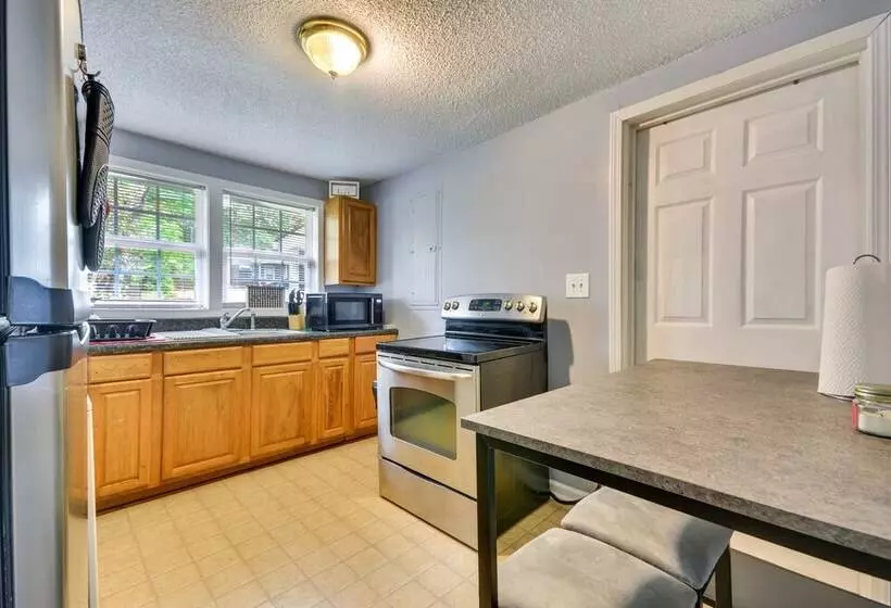 Charming Lexington Home   2 Mi To Downtown!