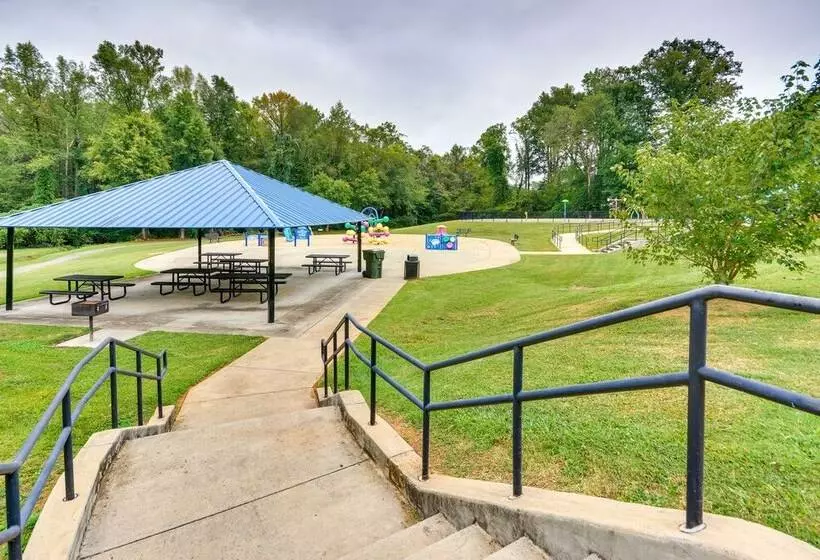 Charming Lexington Home   2 Mi To Downtown!