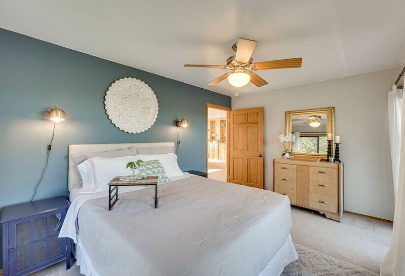 Cozy Central Point Bungalow On Working Winery!