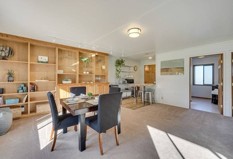 Cozy Central Point Bungalow On Working Winery!