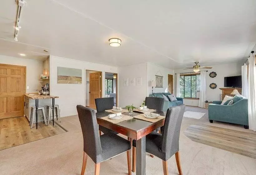 Cozy Central Point Bungalow On Working Winery!