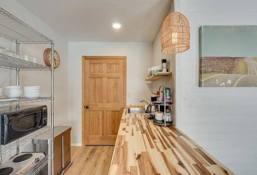 Cozy Central Point Bungalow On Working Winery!