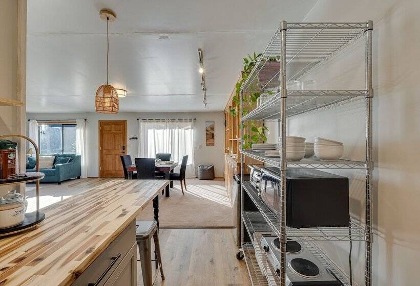 Cozy Central Point Bungalow On Working Winery!