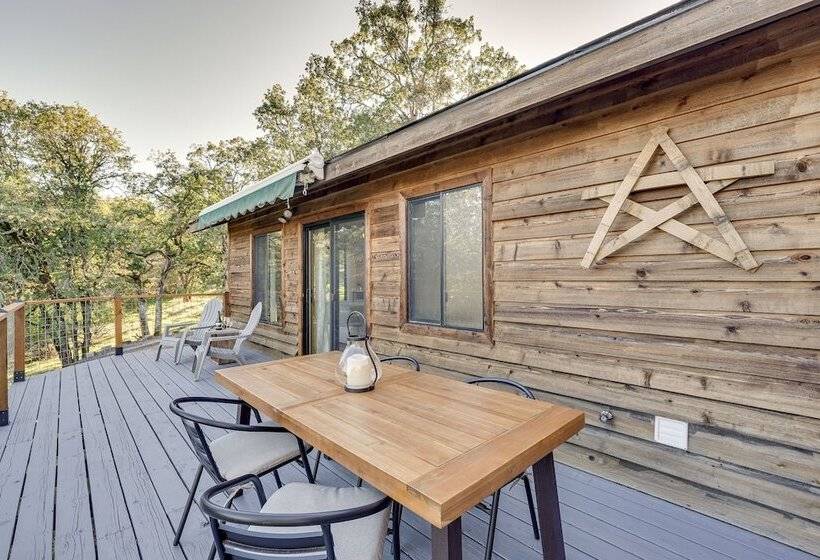 Cozy Central Point Bungalow On Working Winery!